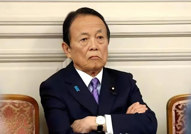 麻生太郎彻底不装了！就在众议院解散的最后关头，这个自民党的“太上皇”，直接摊牌：