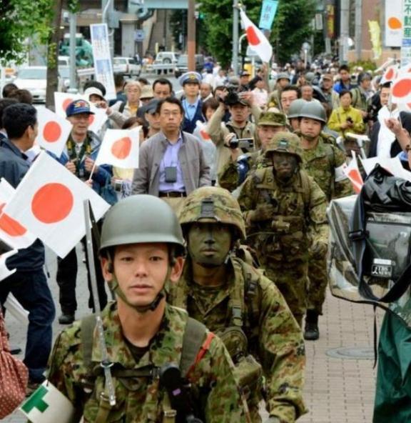 日本现在是不是在备战？直接说答案，很有可能。现在日本的国运衰落速度快得惊人，日本