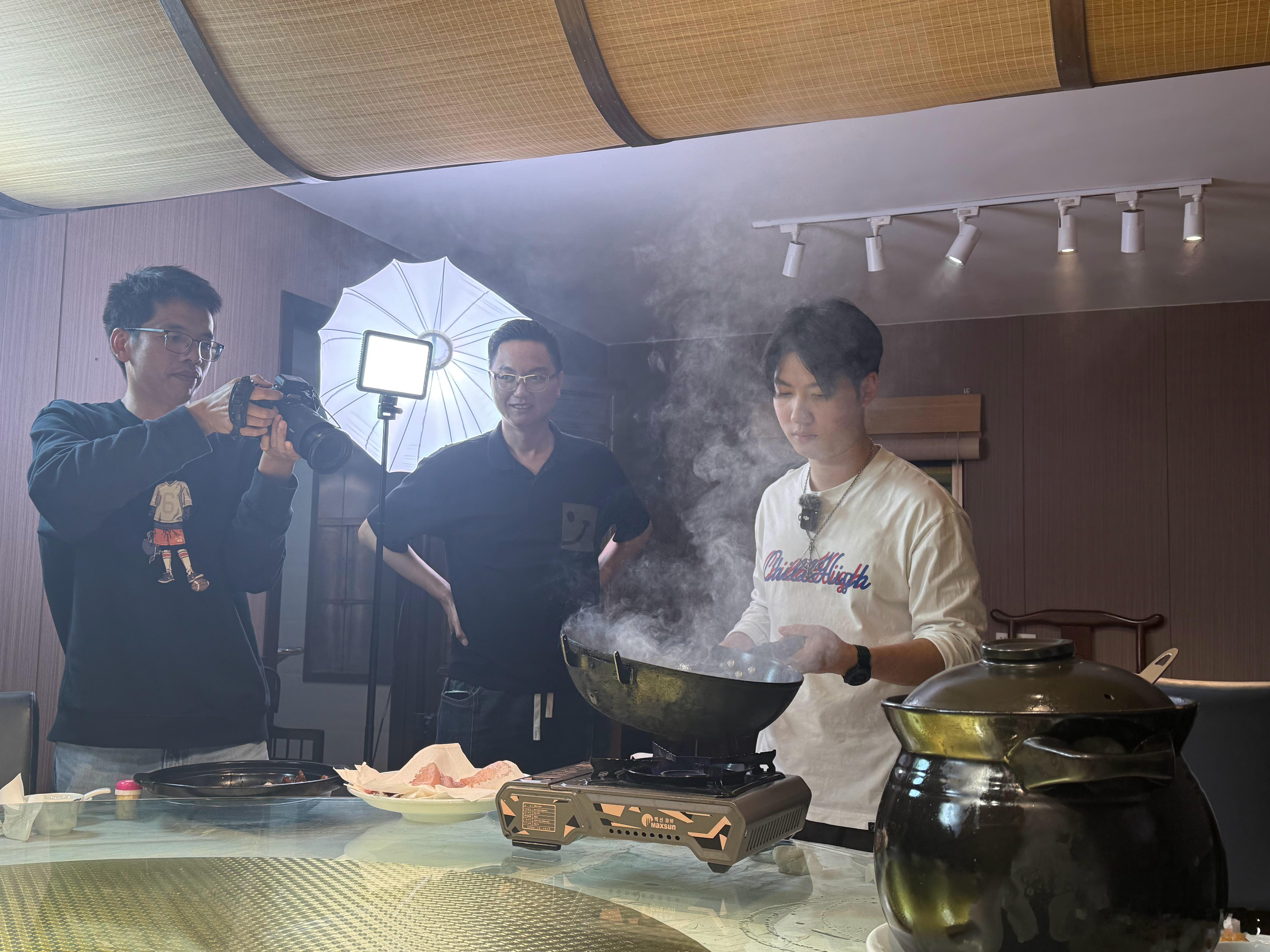 一世仔啊，宏哥单挑猫哥！！