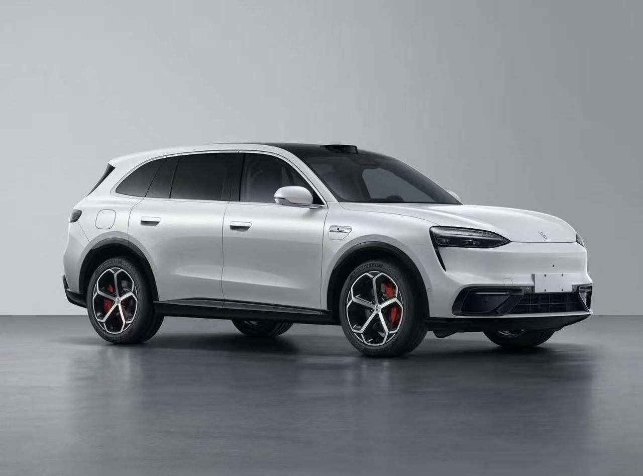 问界M6凭颜值圈粉Z世代,熊猫色+黑武士太懂年轻人工信部第404批新车公示一出