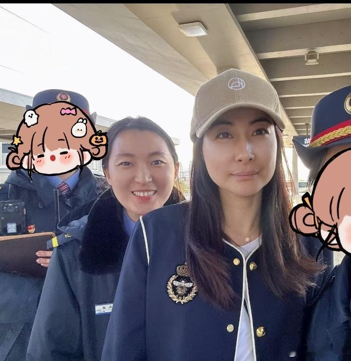 当一个人踮起脚尖靠近太阳的时候，全世界都挡不住她的光芒​​​