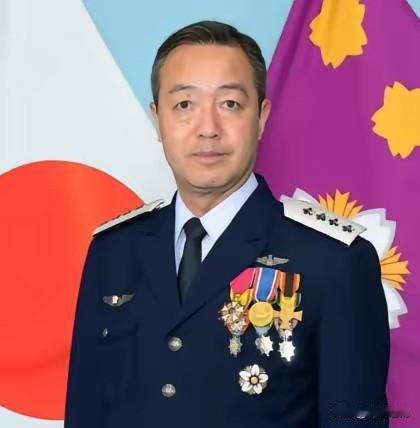 日本防卫最高领导表示：当飞机被锁定的那一刻，最紧张的不是日本政府，而是飞机上的飞