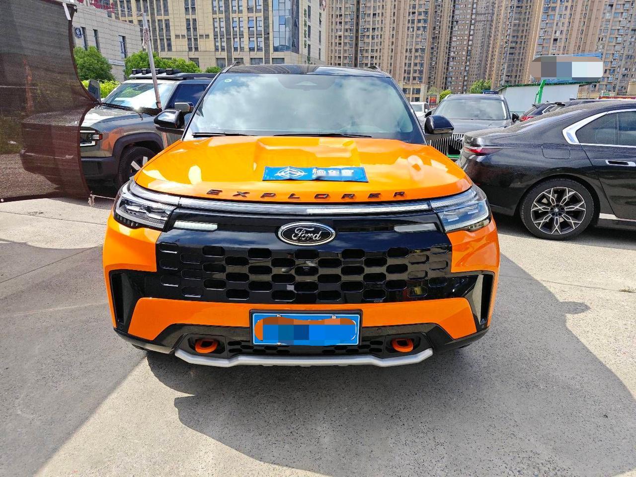 两年前的福特探险者竟然卖31万，比新车还贵？看到外观我懂了！昨天帮粉丝验了一台