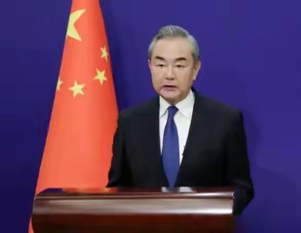 事情是日前王毅外长给美国国务卿通了个电话。在通话中，王毅外长先是表达了中美关系稳