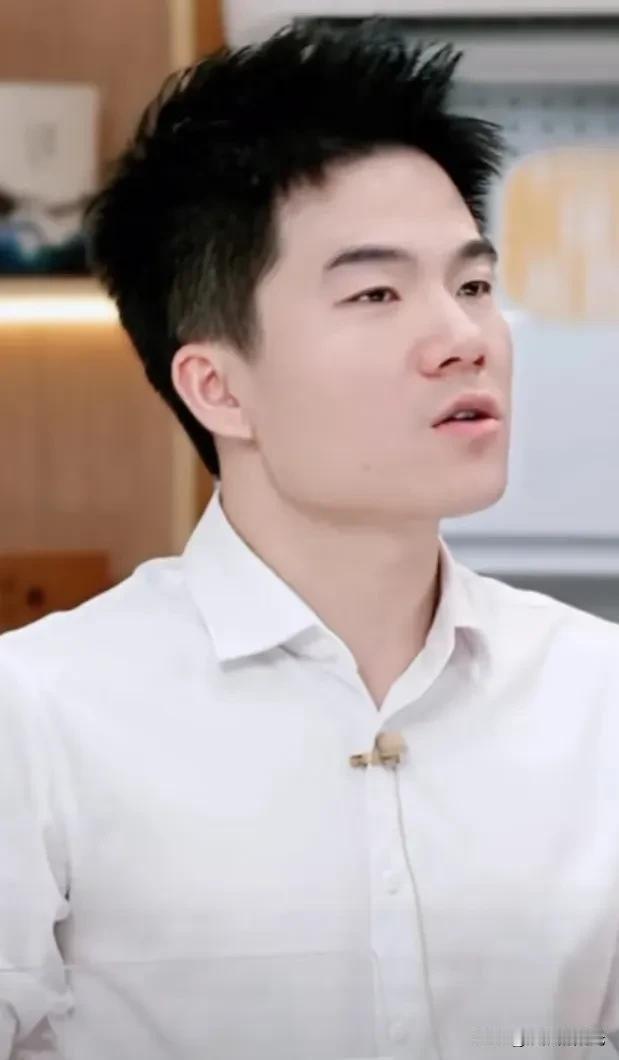 董宇辉直播间被骂“不得好S”这波反击，才是读书人的顶级通透昨晚刷到董宇