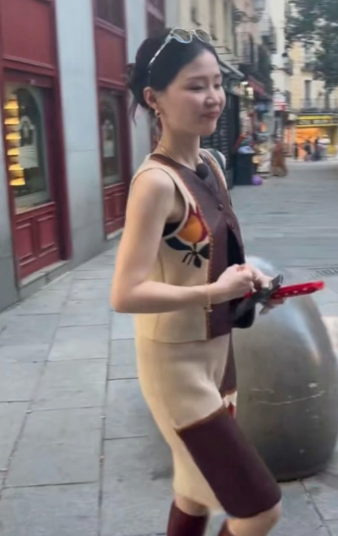 金靖：不要怀疑任何一张能能进娱乐圈的脸在娱乐圈这个聚光灯环绕的地方，明星们
