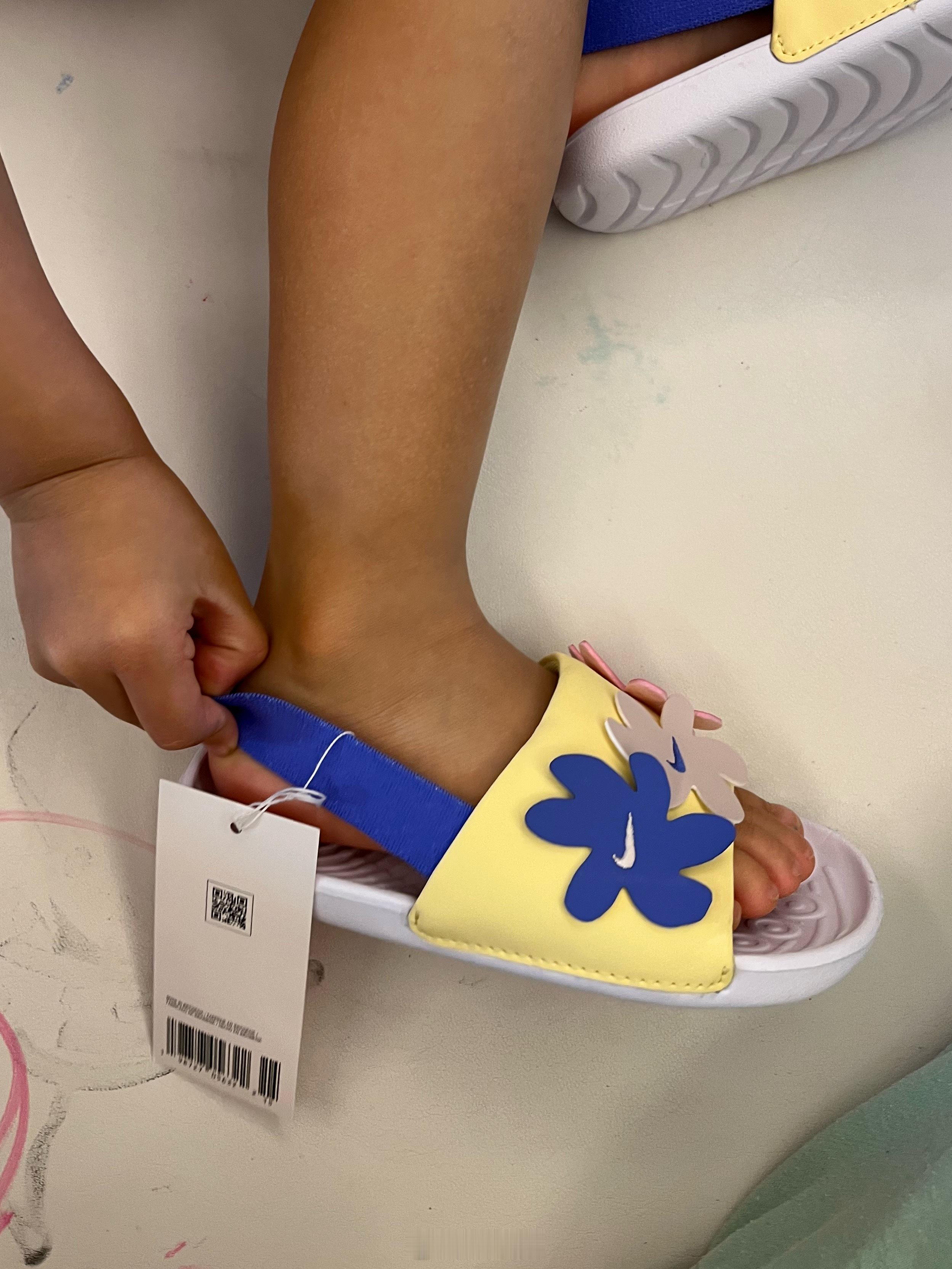 给球买了双凉鞋图片上看着挺好的实物怎么这样？！？这还能留吗