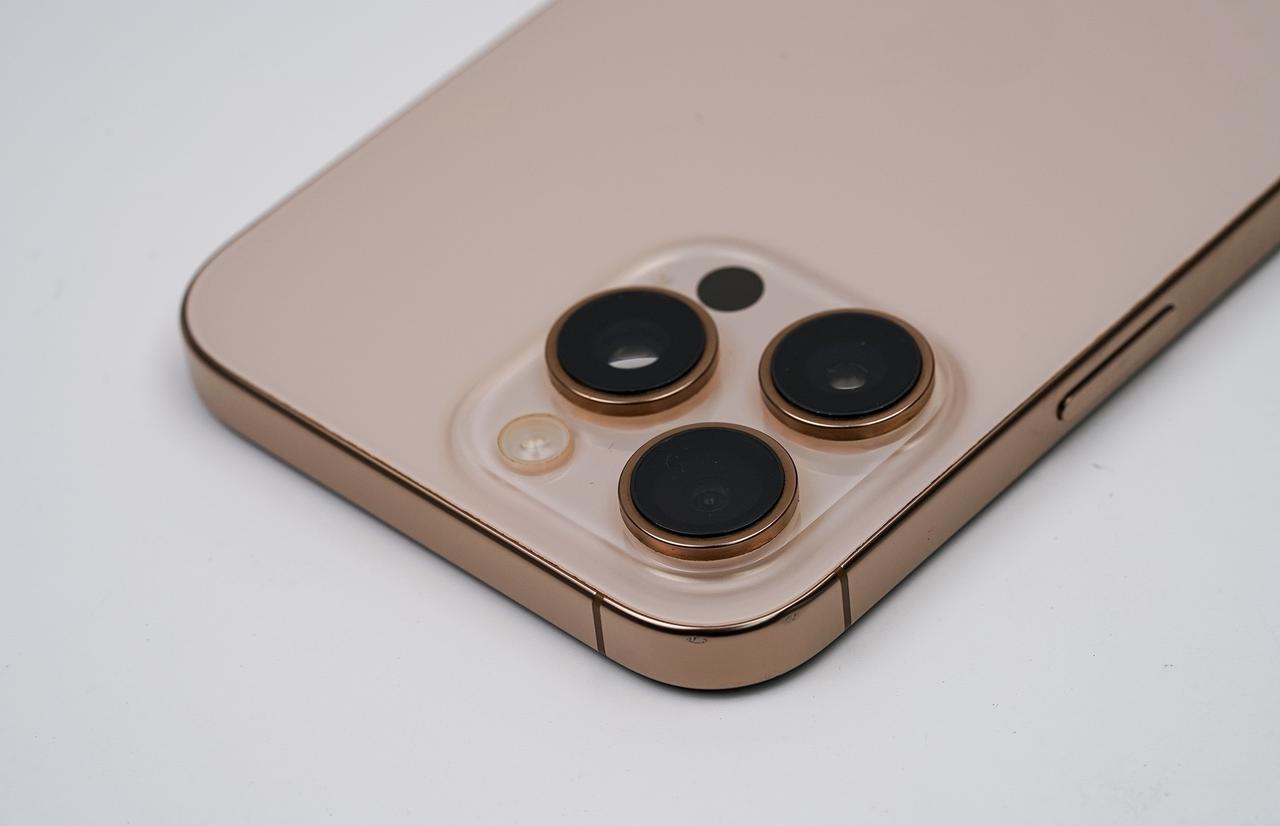 安卓卷了这么多年参数，为什么拍视频还是追不上iPhone？iPhone的强不