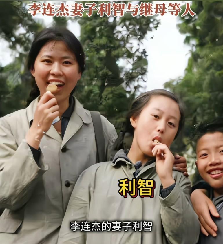 “那个眼神，变了！”香港街头，一个女人用手挡住了镜头。不是明星，只是个销售