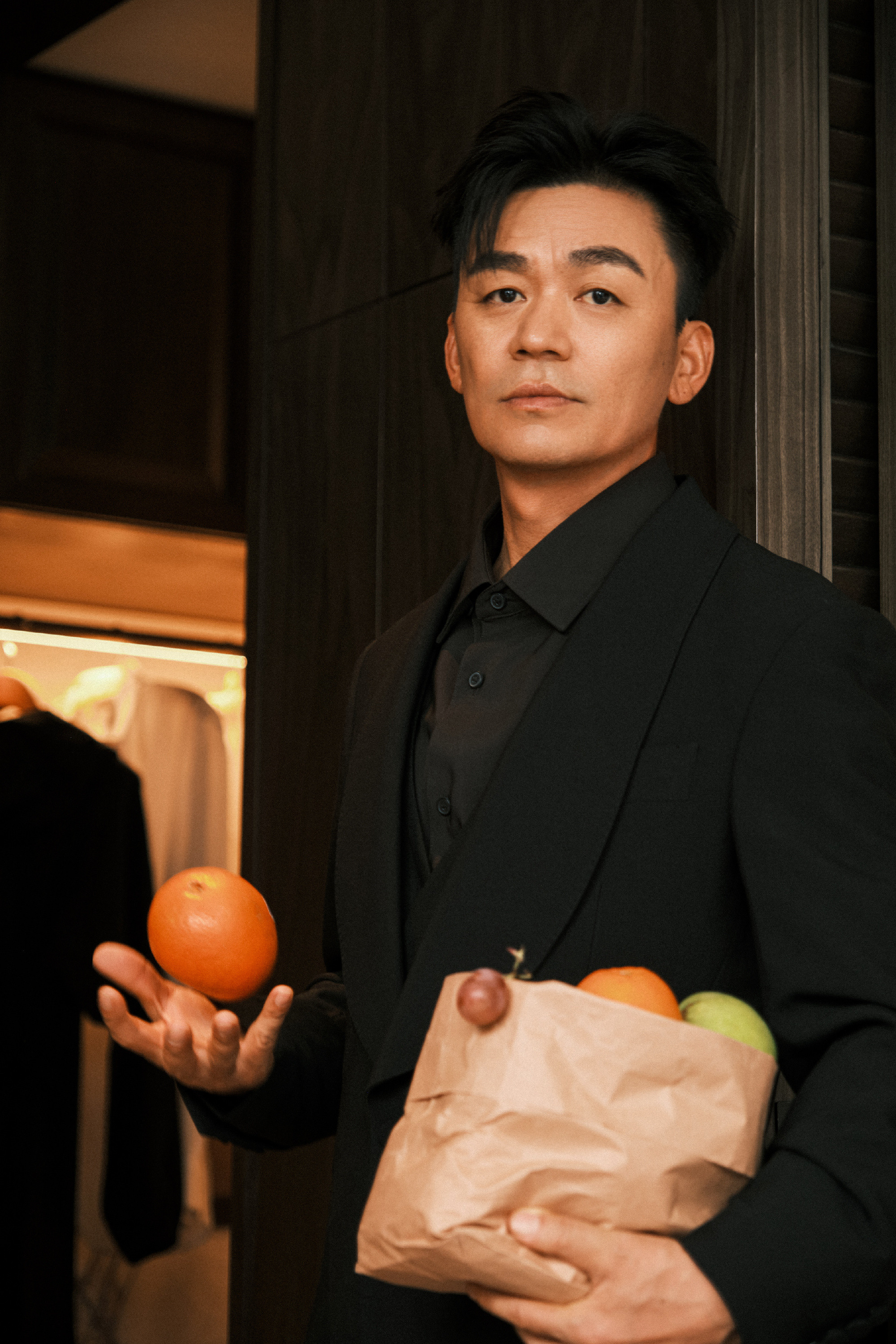 1.王宝强因为脾气好，也不争东西，所以很多奖都得不到。2.刘亦菲即将登上时尚芭莎