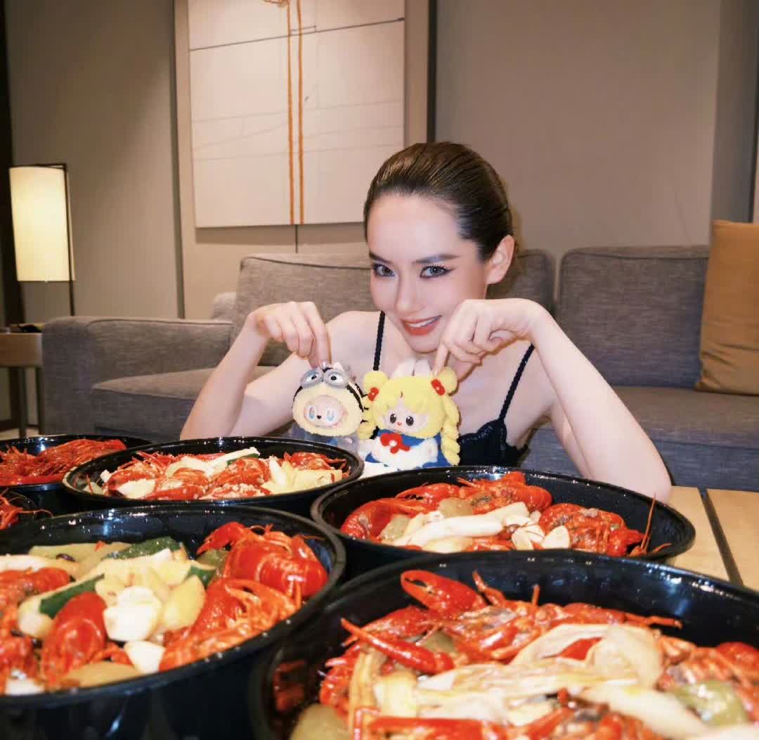 以后再也不羡慕明星了这苦我是一点都吃不了！40岁的戚薇，看着一桌子的