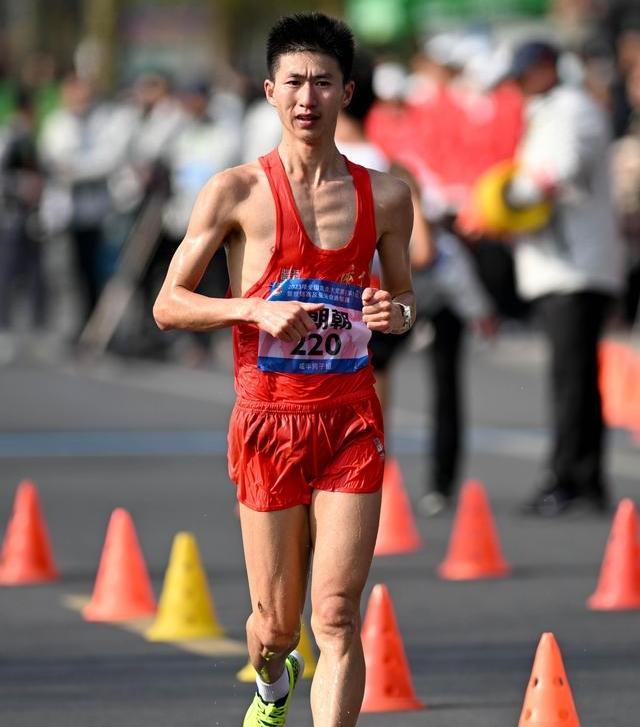 祝贺！王朝朝在今天（20日）上午结束的2025年东京田径世锦赛男子20公里竞走比