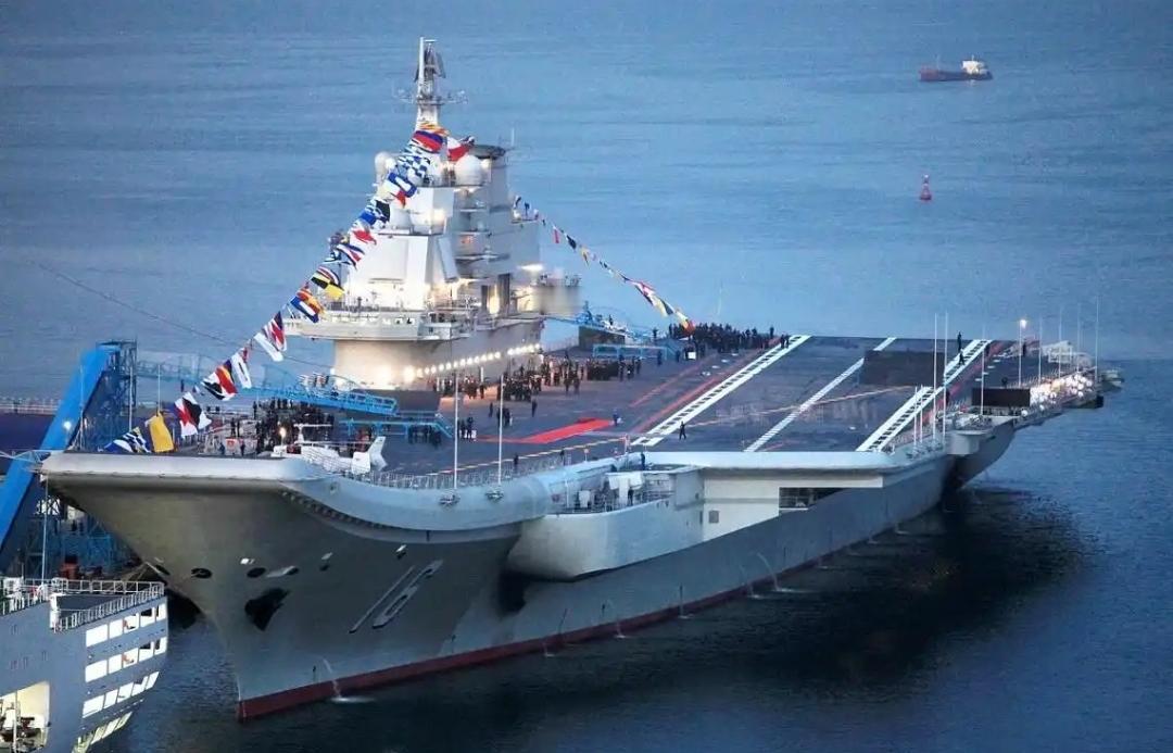 高市根本拦不住，解放军准备绕岛？日本这才回过味，打电话给中国，没人接。网友们都