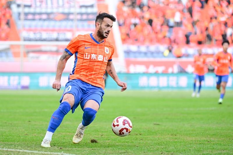 体坛: 泰山难接受卡扎续三年顶薪报价, 两中超队正在抢人