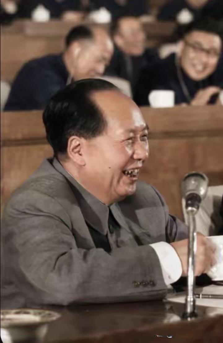 《毛泽东选集》里有一段智慧语录，读了之后让人更加怀念和崇拜伟大领袖毛主席。原文是