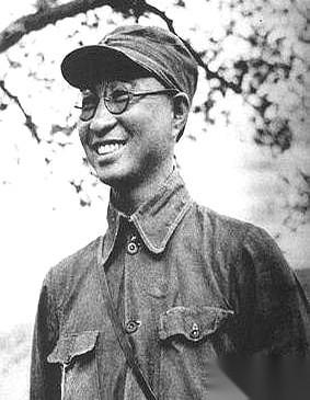 儿子问他授了什么衔，他笑着说，辣椒酱。我琢磨了好几天这句话，太绝了。一辈子活