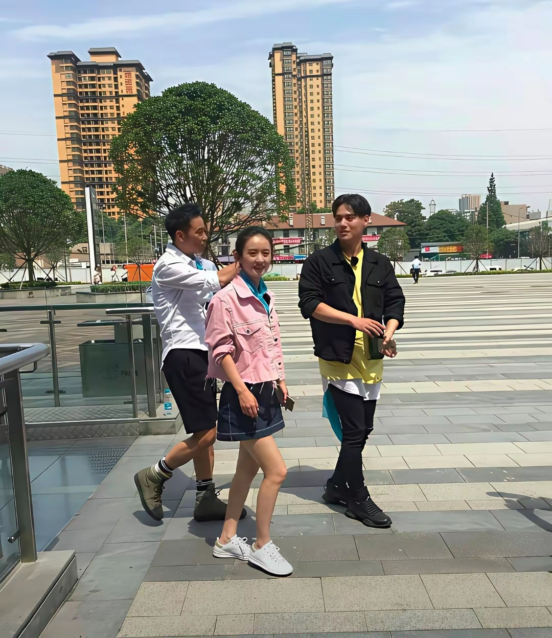 年轻时的赵丽颖，普通的让人认不出