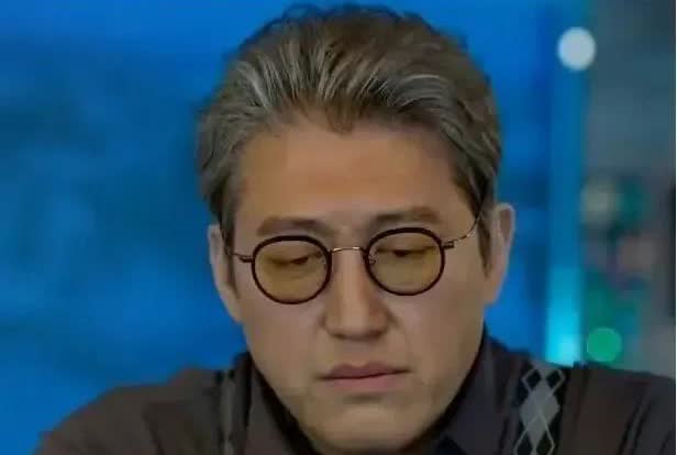 赵龙豪说，老同学媛媛离开了，我既没有发文悼念，也不像李乃文他们把个人账号头像设置