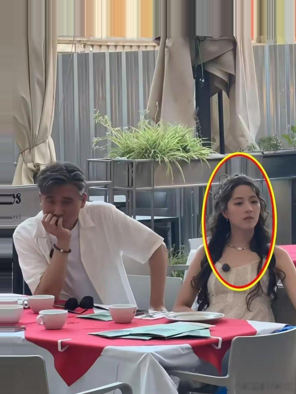 欧阳娣娣生图↓这个确定是和欧阳娜娜一个妈生的吗？​​​