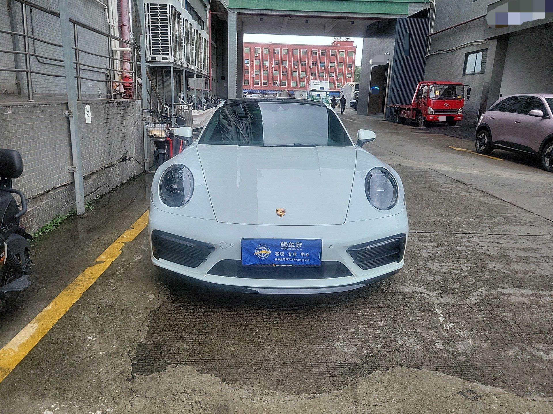 五年时间只开了8千公里，这辆二手车调表了吗？前两天帮粉丝检测了一台保时捷911，2021年5月上牌的