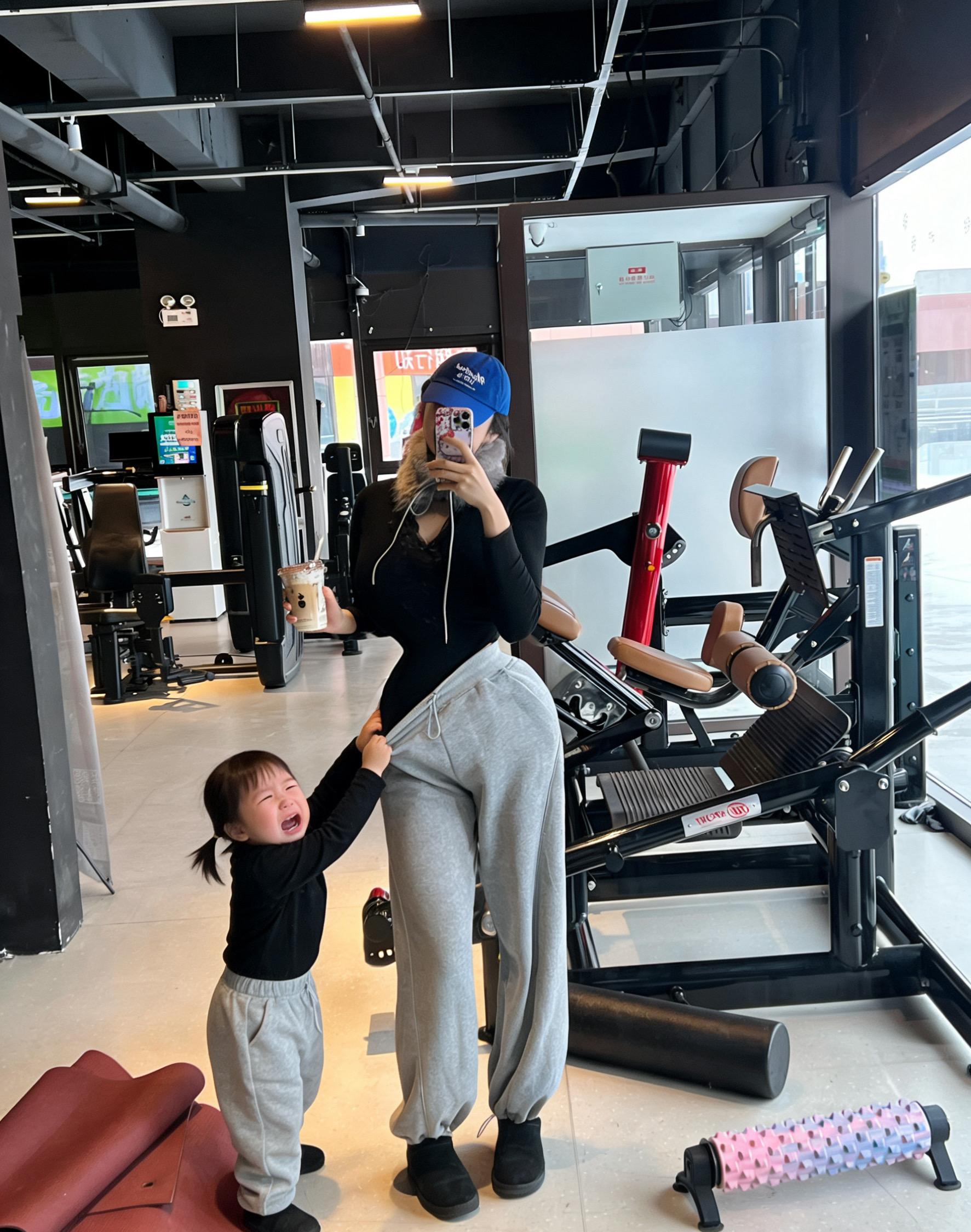 哭的都快给为娘裤子拽掉了