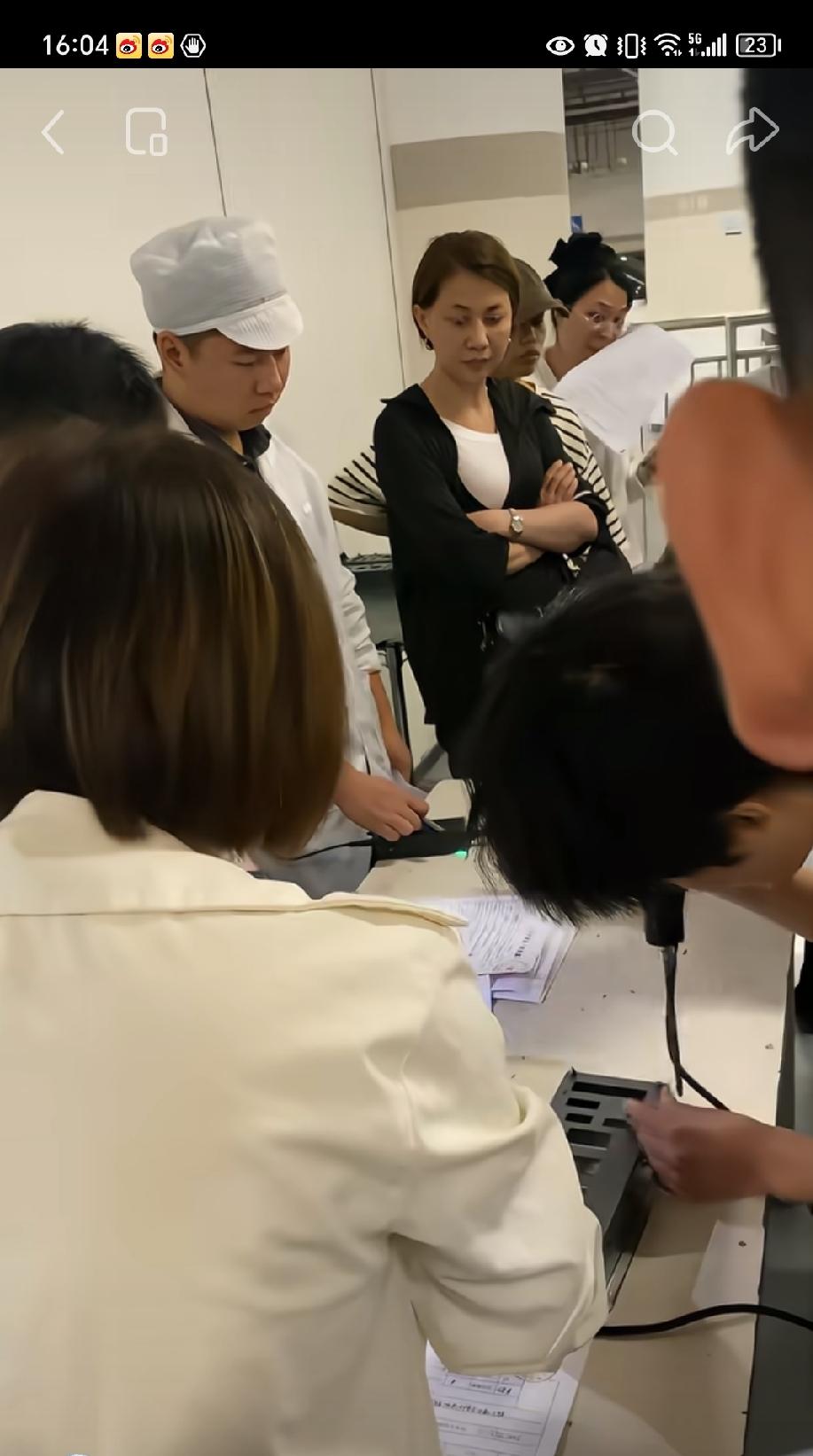 大家发现了没，现在的工作呀，实在是真不容易，太不好找了！我表弟毕业两年了，