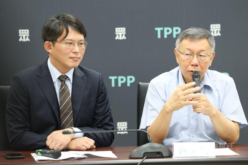 柯文哲已和黄国昌讨论党务民众党8月召开党代表大会，2年条款并未变动。民众党主