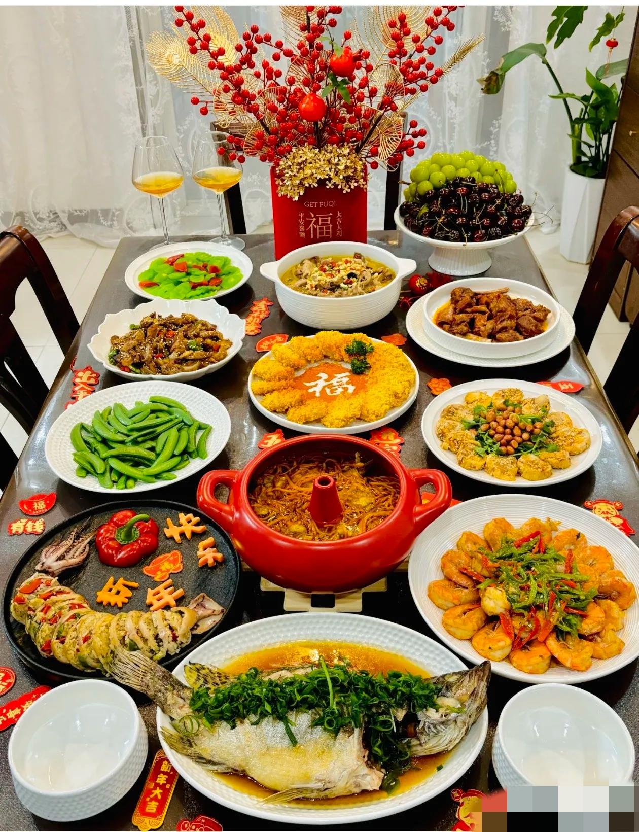 爸妈走了以后，今年的年，突然就没了方向。大姐在家族群里轻轻问了一句：三十晚