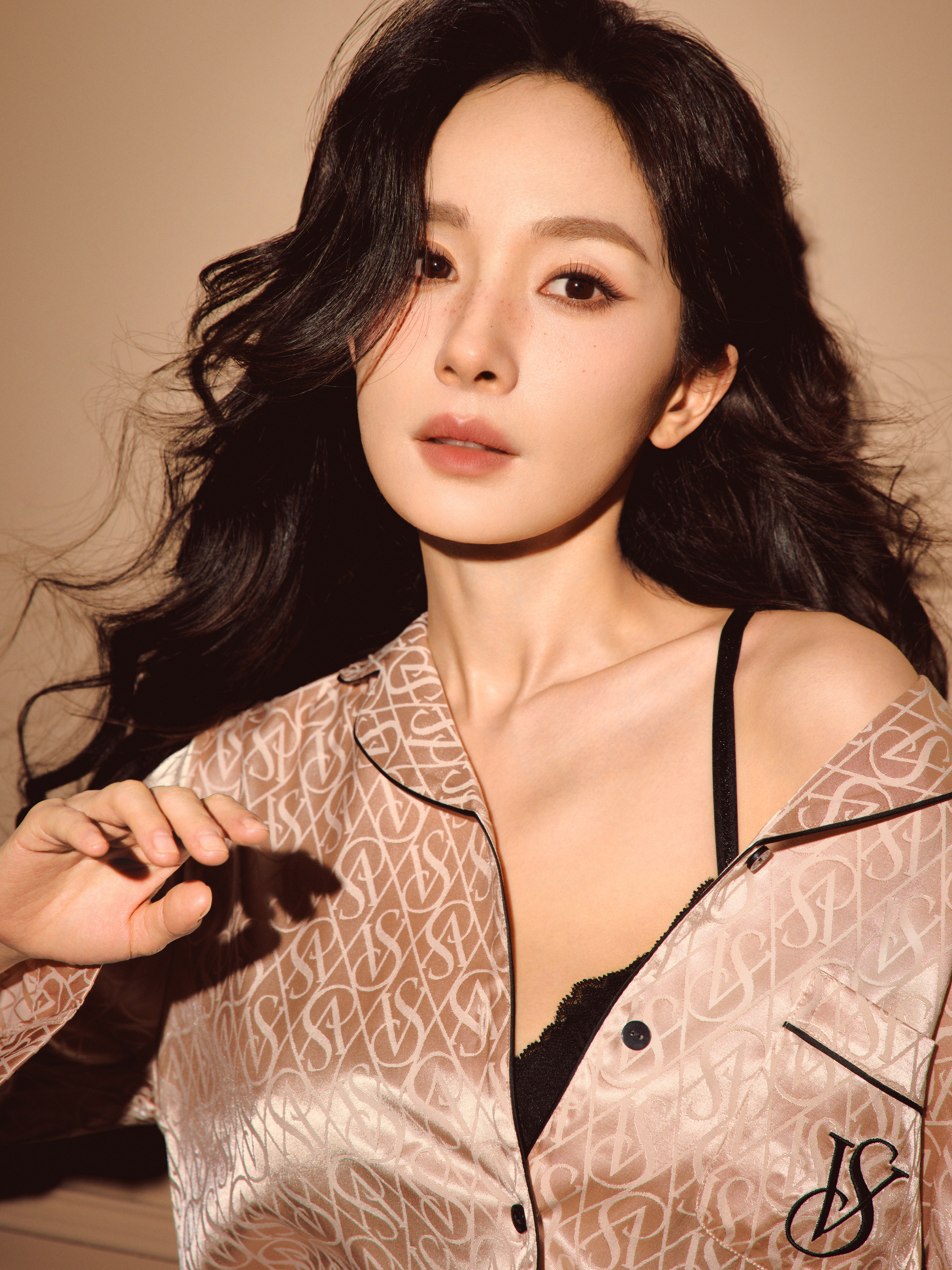 杨幂x维密新广无水印版，可存壁纸啦杨幂VictoriasSecret