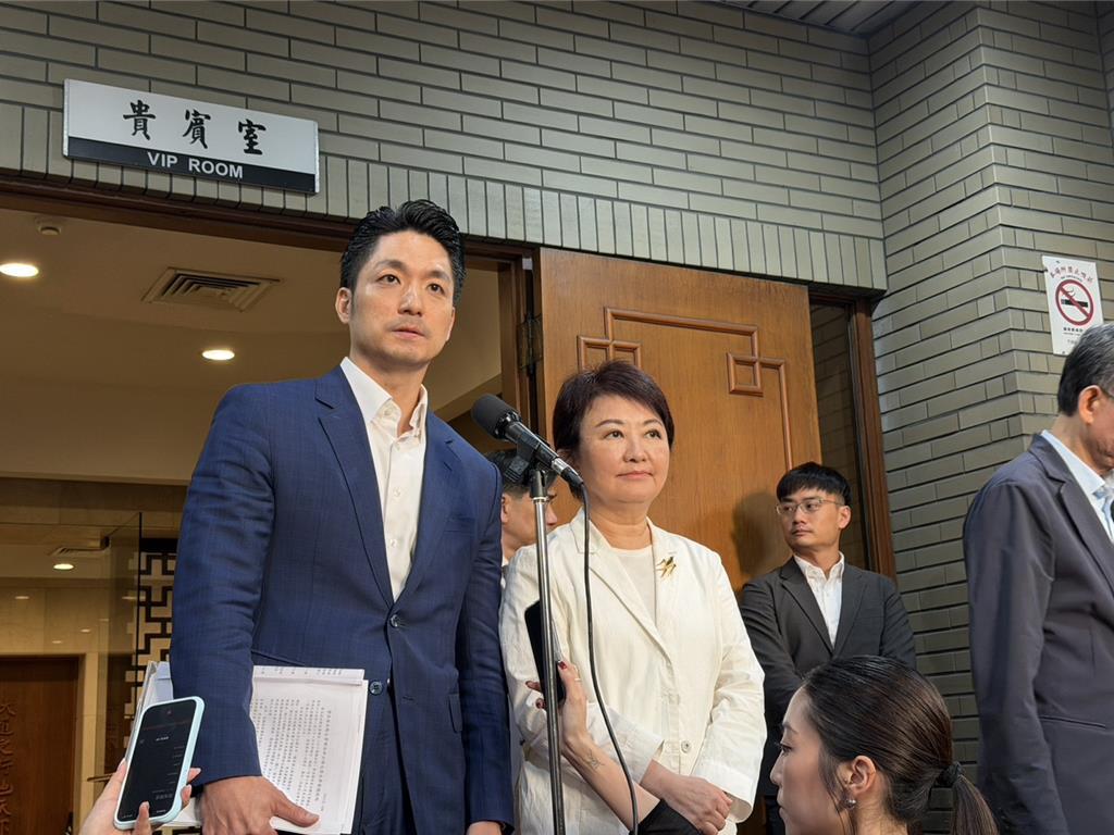 卢秀燕召集蓝营开会蒋万安卢秀燕踢馆民进党当局会议中联油品事件引发全台湾食