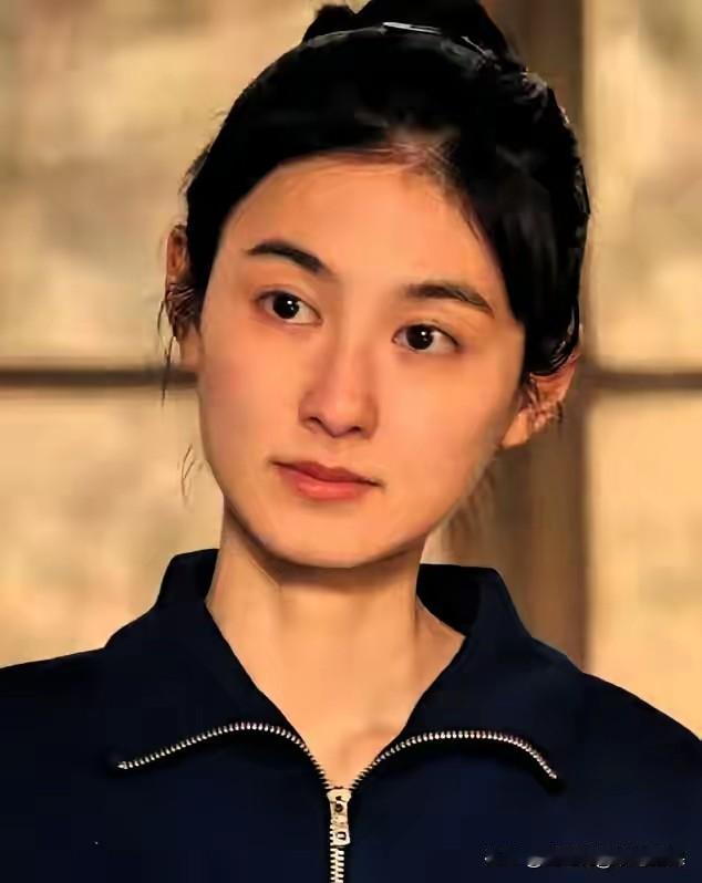 现在很多网友都在说，韩沛颖演员这条路差不多已经走到头了。眼下摆在她面前唯一能走