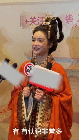 张雅钦向涵之鹤南背着我偷偷约会三位都是我超爱的演员，居然偷偷约会，这同框真的看