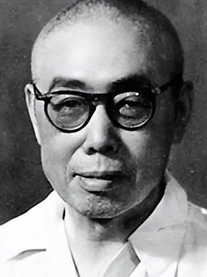 1968年，被永久开除党籍的国歌词作者田汉，在狱中结束了70载的生命，过了7年，