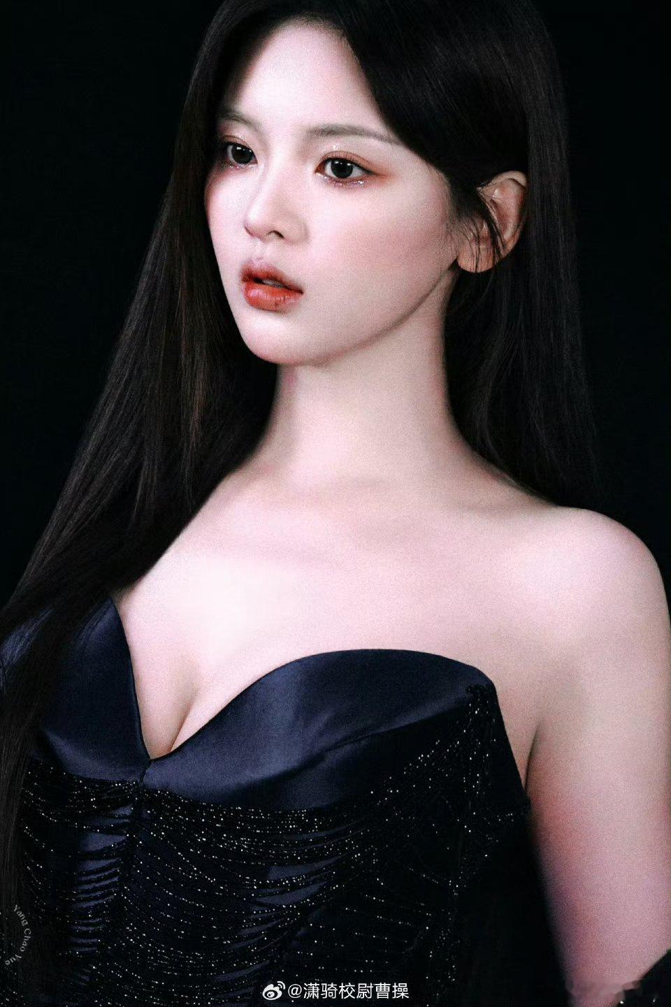 杨超越超越妹妹这张脸真是老天爷追着喂饭吃吧！✨建模般的五官+天然幼态