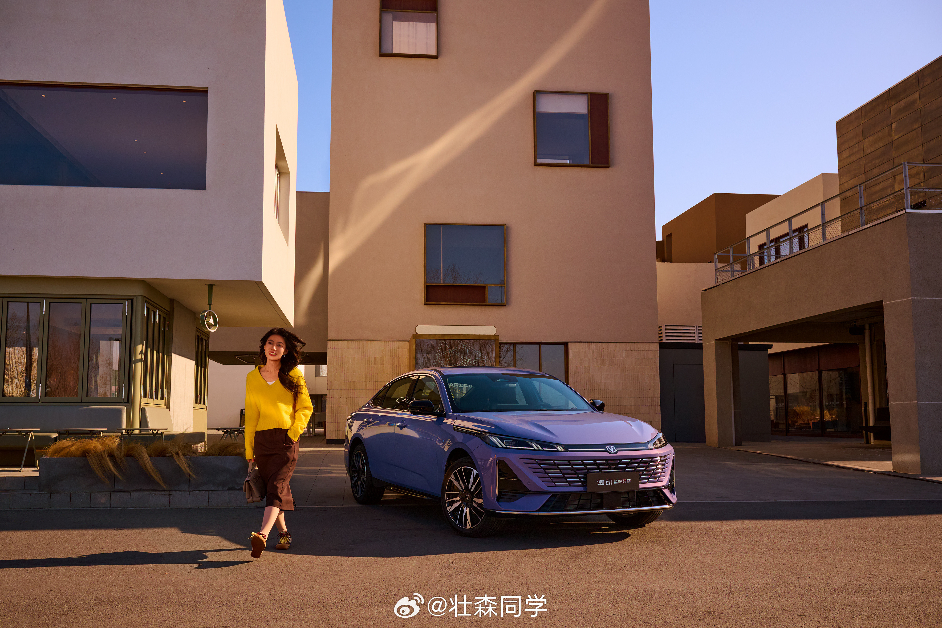 这波长安直接把混动拉进“2L时代”。3月30日蓝鲸超擎混动正式发布，给了燃油车一