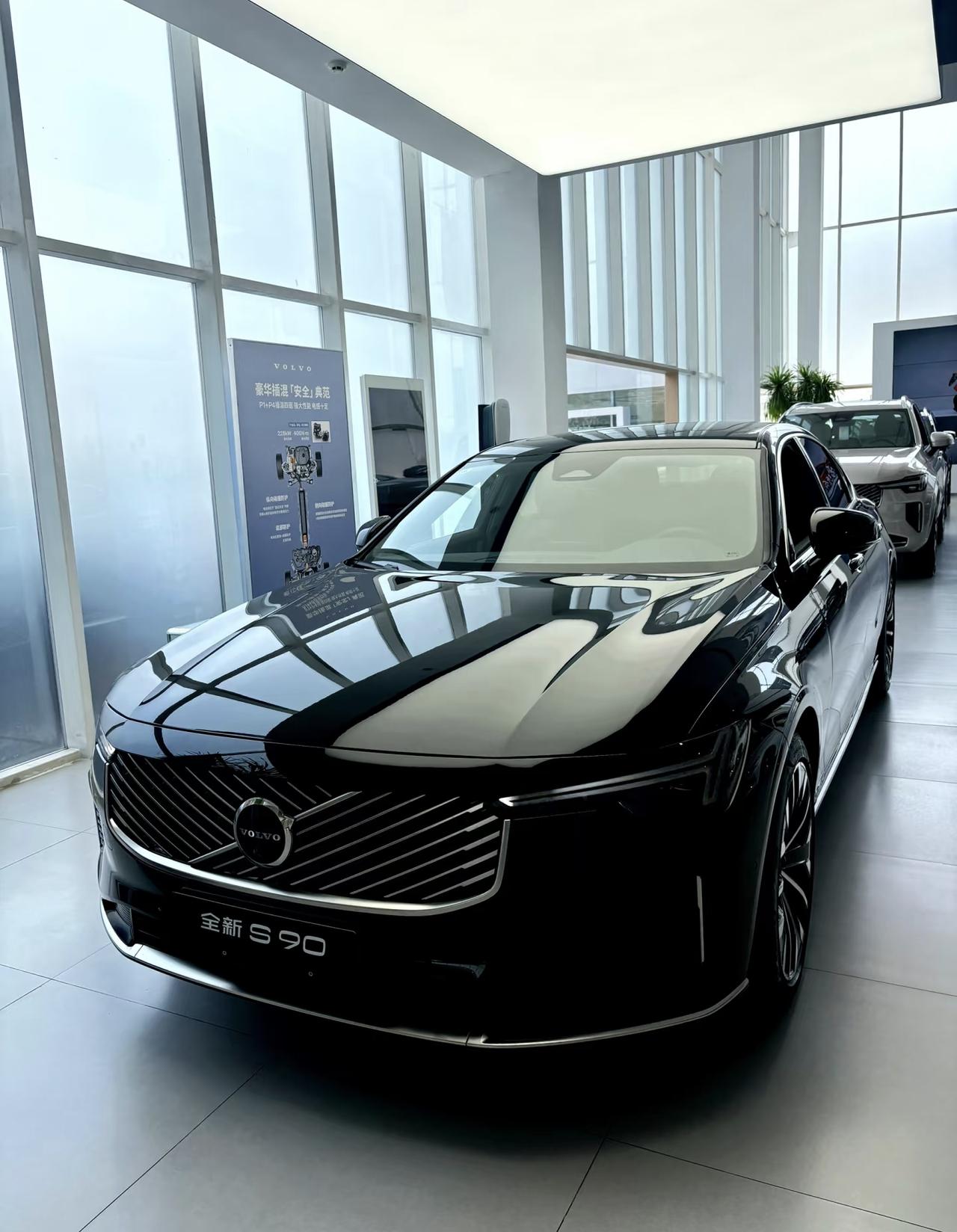 全新沃尔沃S90怎么样？这个颜值超级逆天好吧