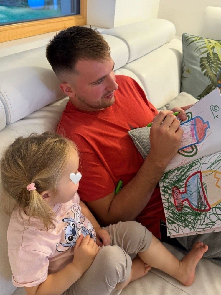 #东契奇发声明解除婚约#东契奇向ESPN证实，已与未婚妻安娜玛丽亚-戈尔泰斯分