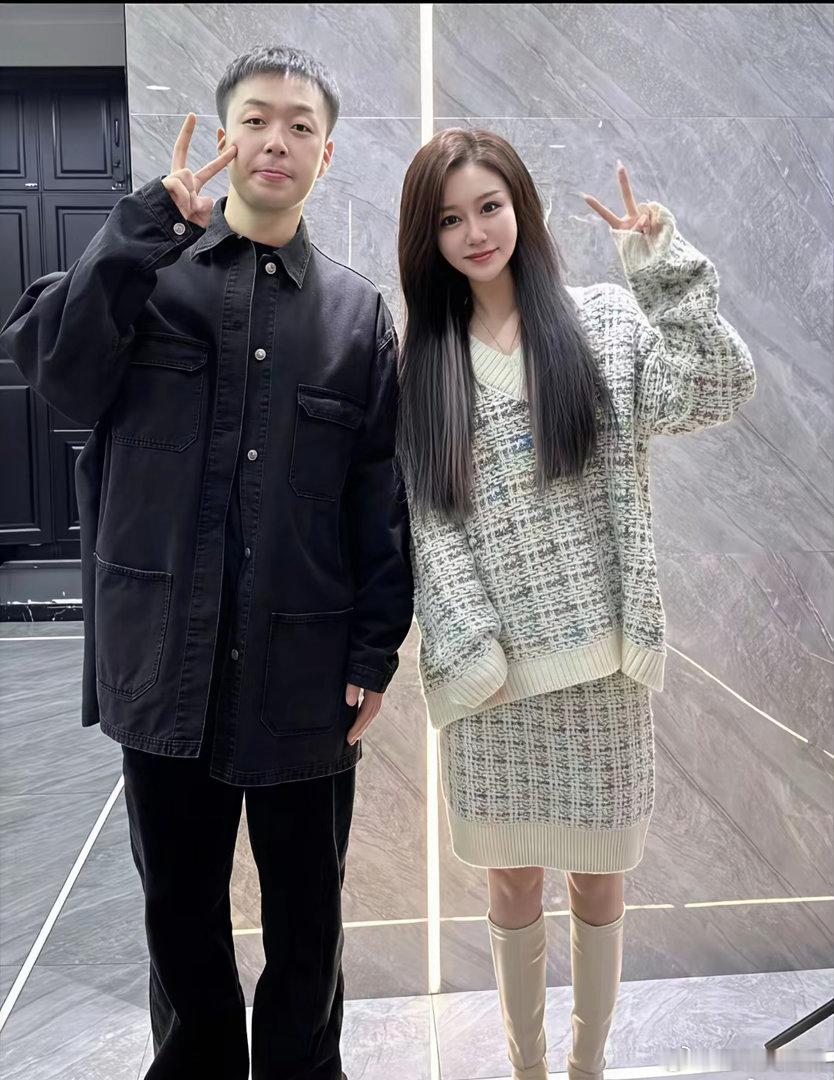 杜海涛真是个潜力股，又瘦了很多现在又瘦又帅也算配得上沈梦辰了吧。希望不是p图。