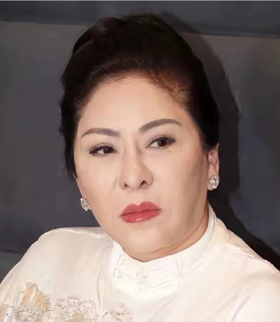 向太说她跟向华强是“平嫁”——不是谁高攀谁，是一起打江山。如果他是清洁工，我绝对