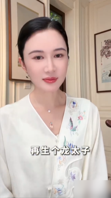 75岁张纪中备孕第五胎，非亲生大儿子待遇看懵全网。张纪中今年整75，小他31岁的妻子杜星霖刚官宣备孕