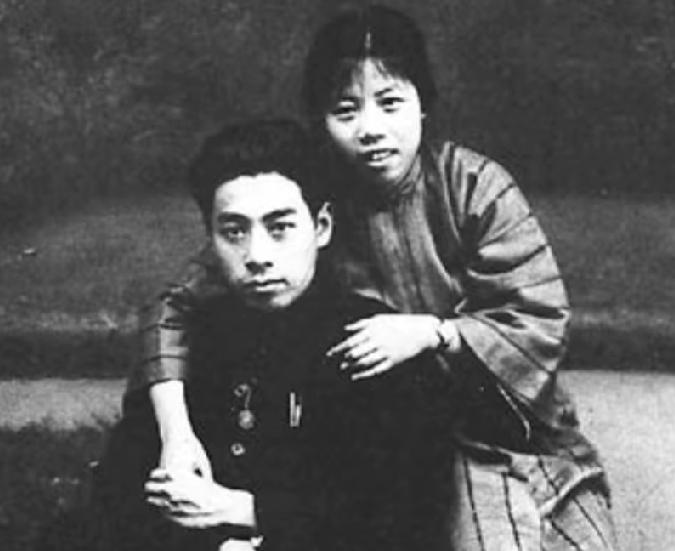 说出来不怕你们笑话，我以前真觉得，邓颖超配不上周总理。总觉得周总理那样温文