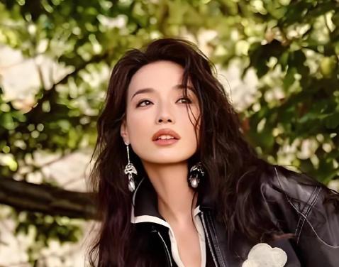 舒淇，激动发文！1月30日，一向低调的舒淇，突然在社交平台写下2000字长文，