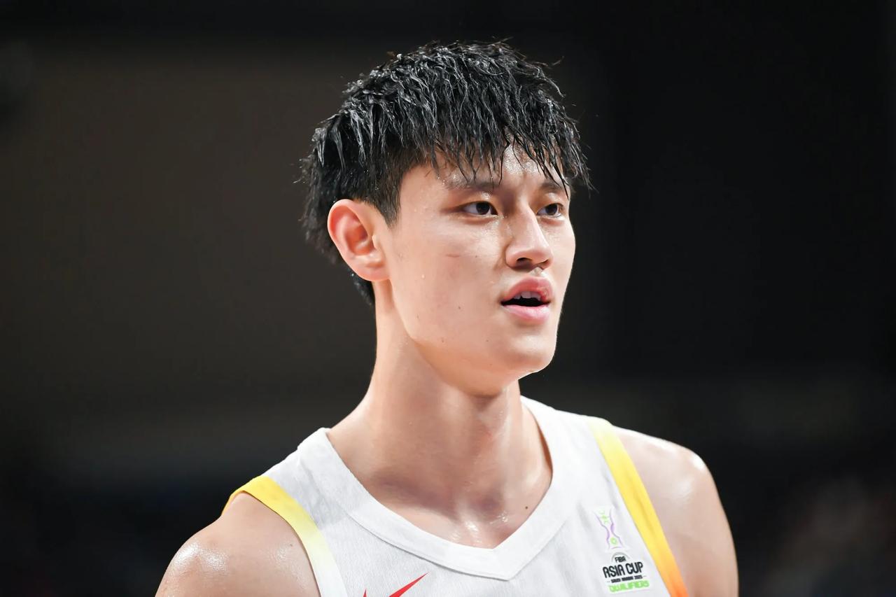 男篮崛起了？未来将有不少于4人前往海外打球！杨瀚森被开拓者选中，NBA再次出