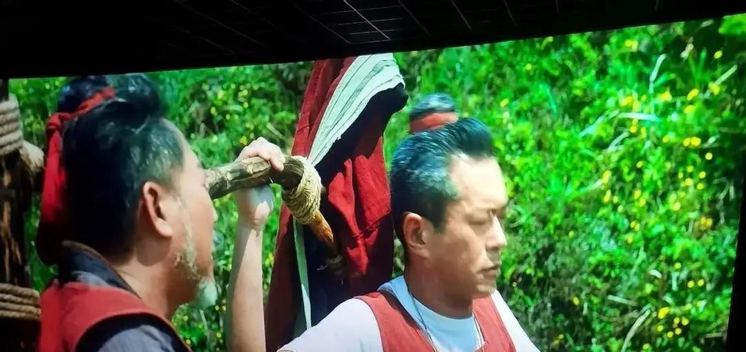 删了15分钟，谢霆锋像疯子电影院灯一亮，我就懵：阿敖怎么突然黑化？后来刷到