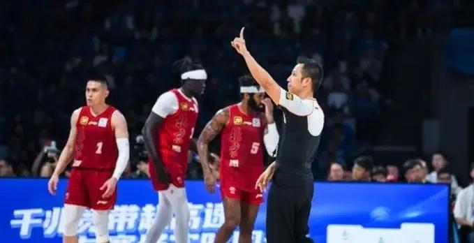北汽输G3，我强烈呼吁让cba金哨郭楠来吹下一场。通过比赛看，三位洋哨吹的也就那