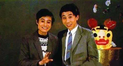 1988年，相声演员刘伟不顾师父反对，坚决要移民出国，马季大怒:“国外谁认识你！