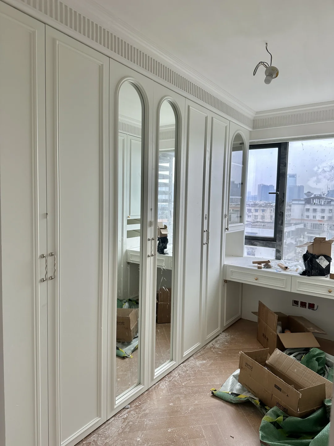 硬装还没结束的衣帽间，就已经这么美了