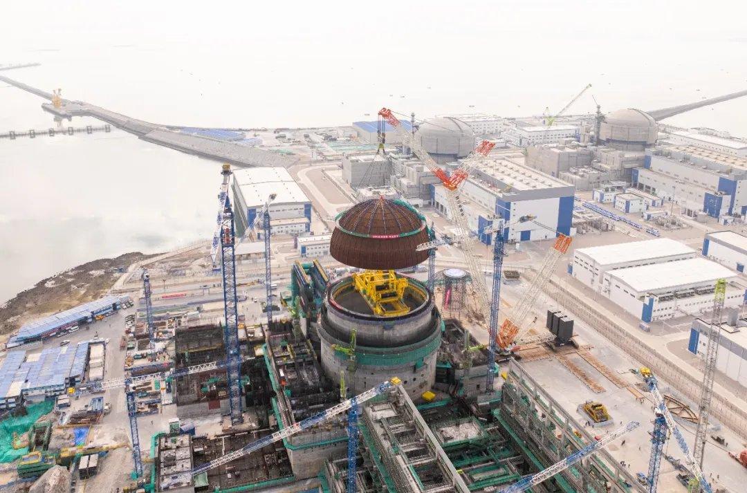【大国重器】2月4日，福建漳州核电站3号机组内穹顶成功安装完毕，这标志着该机组