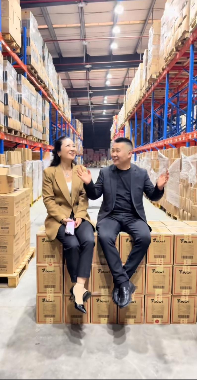 江苏沛县“洋河酒王”，拓瑞集团董事长徐正海，这满仓库的酒，看得我直替他发愁。