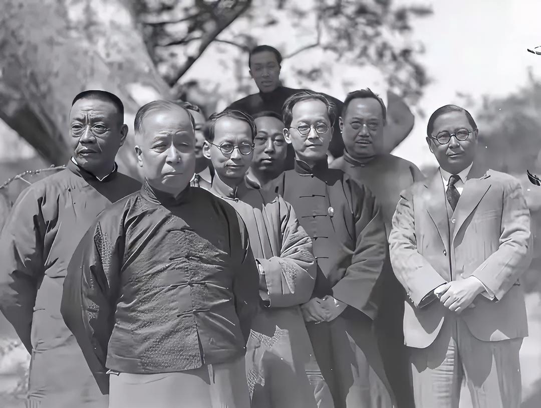 1942年，国民党河南督察专员韦孝儒赴洛阳开会之际被人绑架后活埋，蒋介石获悉这个
